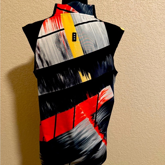 Abstract Pattern Sleeveless Top - Picture 2 of 2